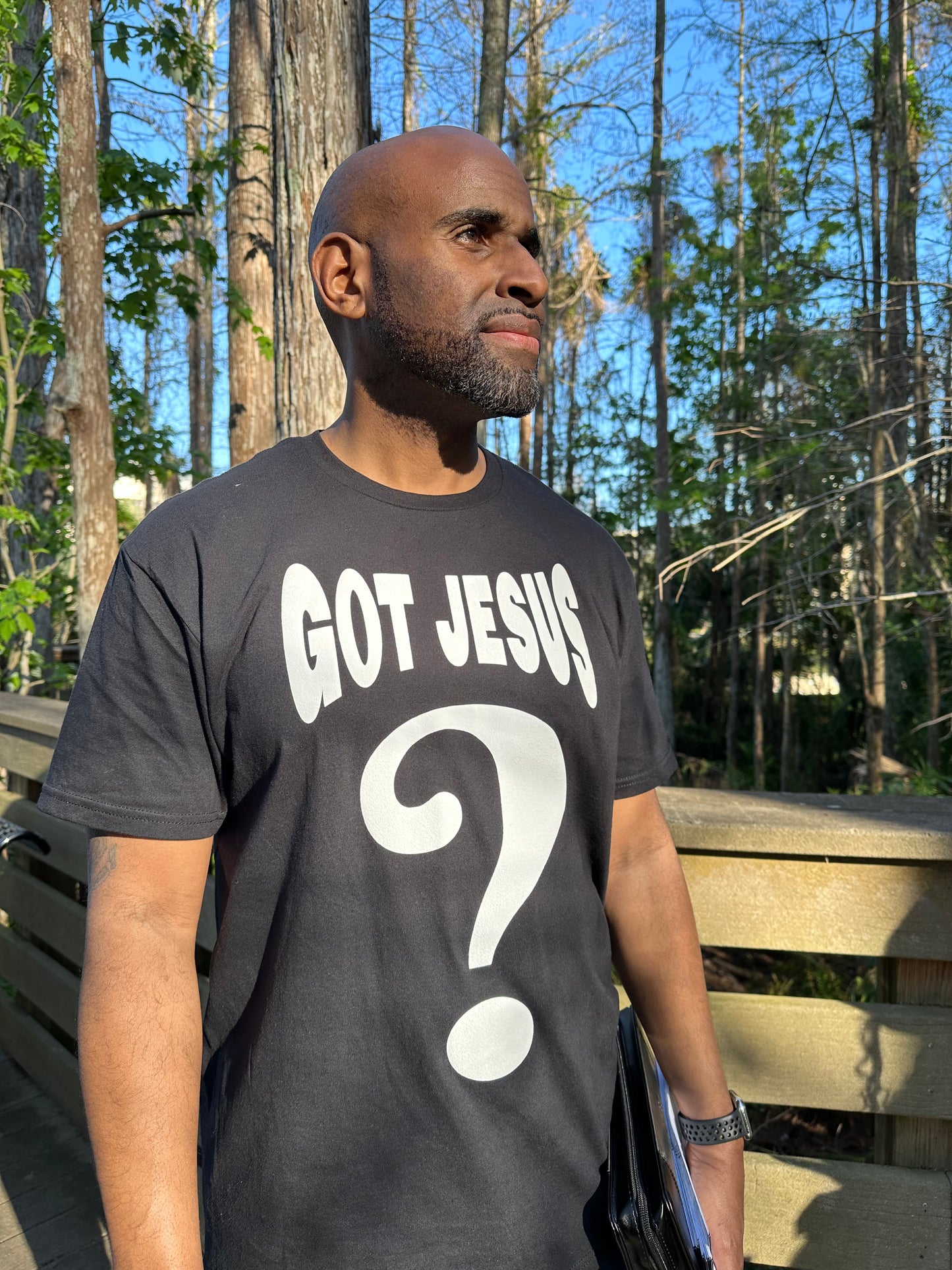 Camiseta con "Tengo a Jesús"