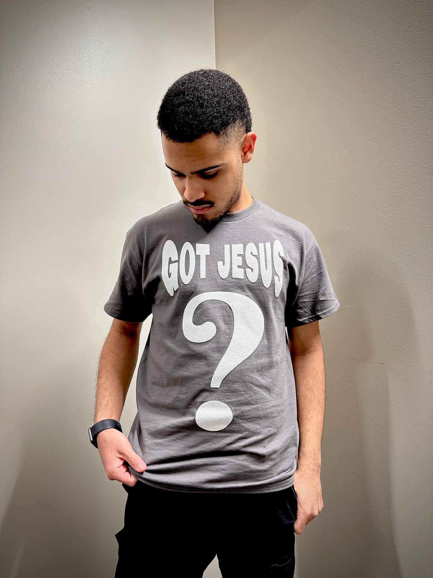 Camiseta con "Tengo a Jesús"