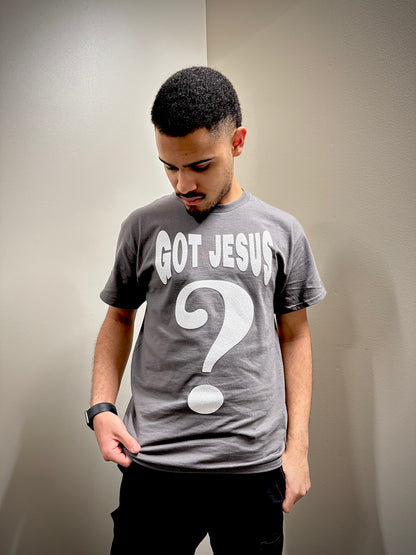 Camiseta con "Tengo a Jesús"